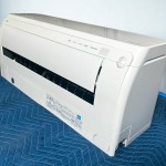 右側パネルに配管穴アリ