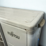 室外機　天板に傷あり